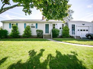 28 Squantum Dr, Middletown, RI 02842