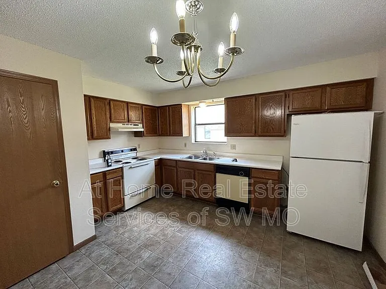 3385A S Moreland Ct — Photo 2