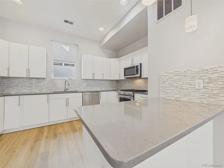 1632 Lowell Blvd #5 — Photo 14