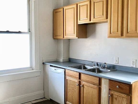 4th image of 710 Greenwood Ave