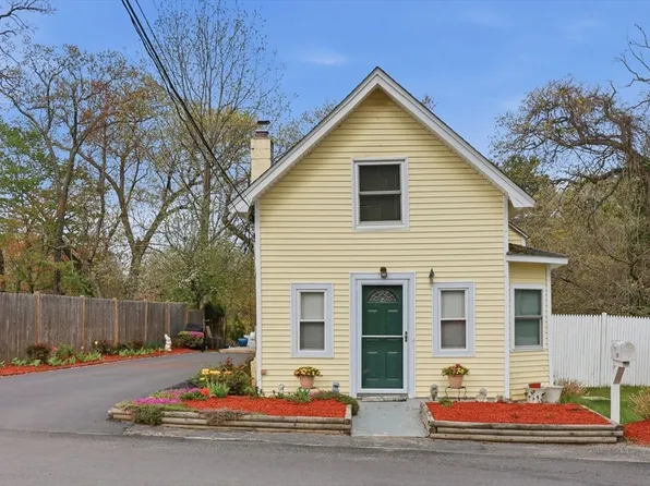 366 Mount Wayte Ave, Framingham, MA 01702