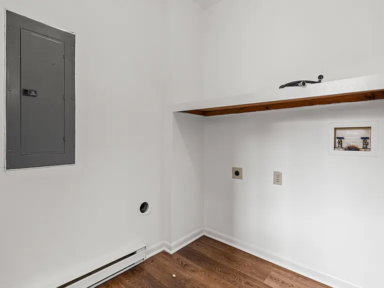 426 W Washington St #A — Photo 15