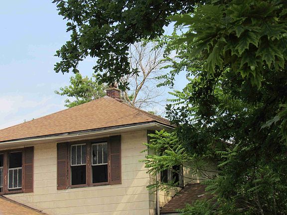 166 W Greendale