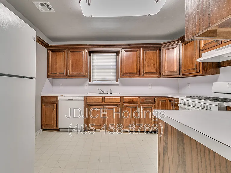 122 W Marshall Dr — Photo 9