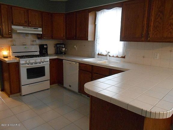 5th image of 1670 Karen Dr