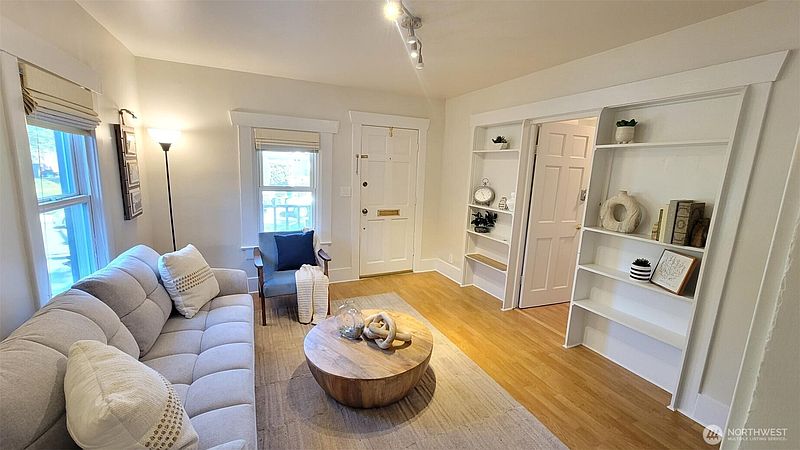 4th image of 5621 Brooklyn Avenue NE