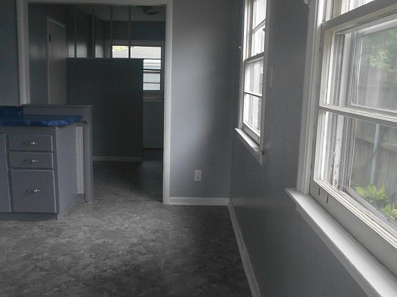 5th image of 1216 W 44th Pl
