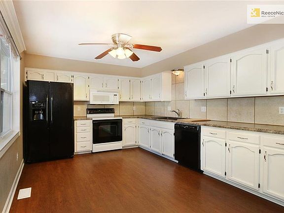4th image of 104 SE Bordner Ct