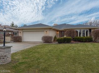 822 Columbia Ln, Darien, IL 60561
