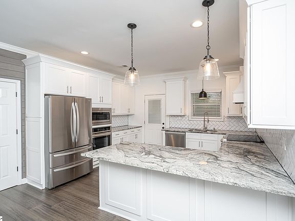 4th image of 106 Odessa St