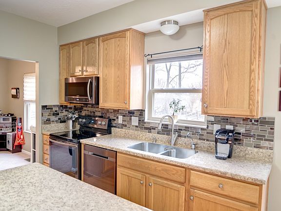 5th image of 100 Waterstone Dr