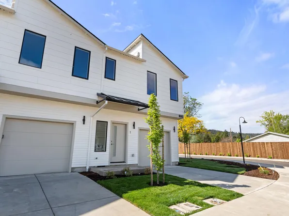 2024 Sunset Dr Unit 2, Medford, OR 97501