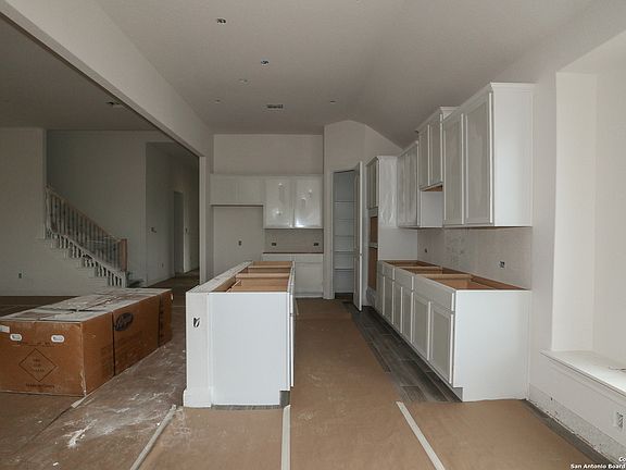 4th image of 5213 Esates Oak Way