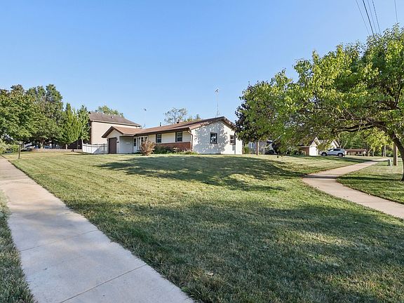 5th image of 1933 Whittier Ln