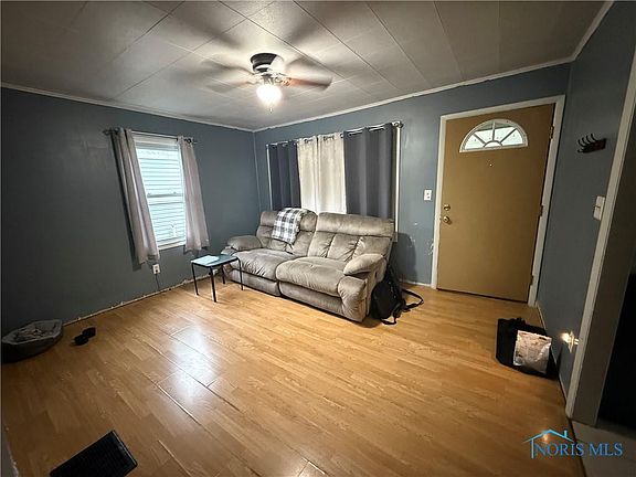 4th image of 83 Kensington Ave