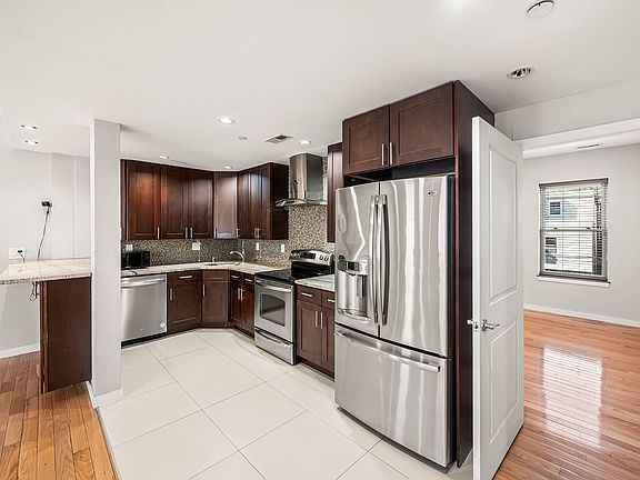 5th image of 1743 Cambridge St #B
