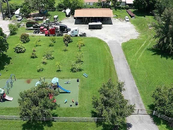 3rd image of 15730 SW 56th Street