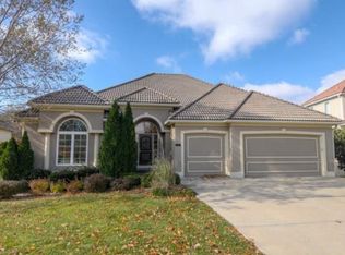 8924 Pine St, Lenexa, KS 66220