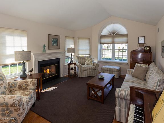 3rd image of 2625 Meadow Lake Dr