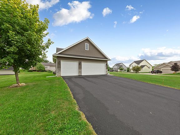 4th image of 2401 Foxtail Ln