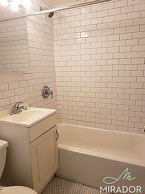 4th image of 119 E 83rd St APT 3d