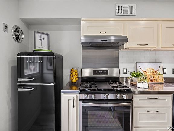 4th image of 407 N Hamilton St APT F