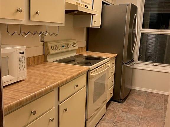 4th image of 7827 Port Cir