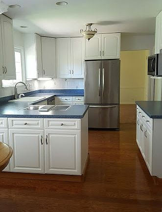 3rd image of 1314 E Clarendon St