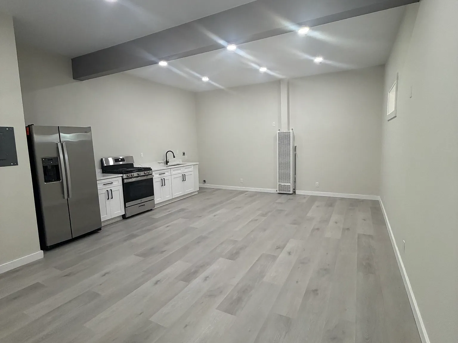 1 bed, 1.5 bath, 750 sqft, $1,350 — Photo 2