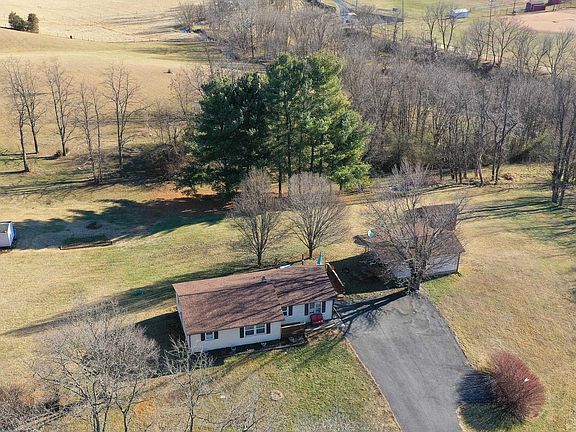 3rd image of 13 Indian Ridge Rd