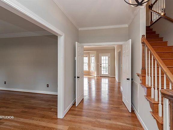 4th image of 506 Gatewood Dr