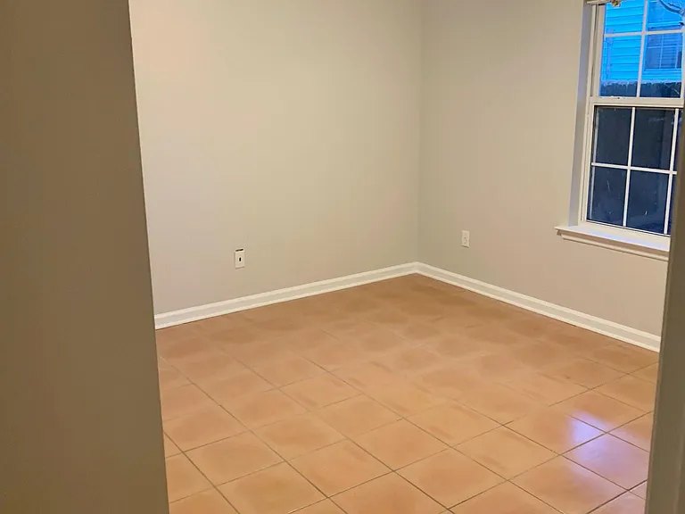 1565 Payne St — Photo 5