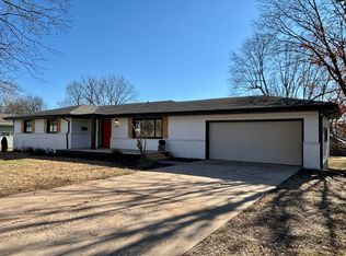 3210 W Glenwood St, Springfield, MO 65807