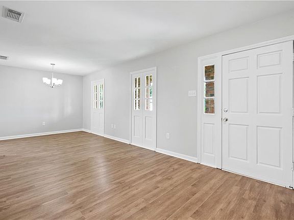 4th image of 4144 Bordeaux Dr