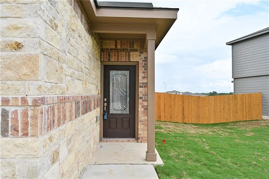 4 bed, 1793 sqft, $1,999 — Photo 3