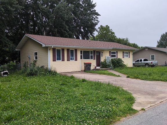 2nd image of 140 N Riley St