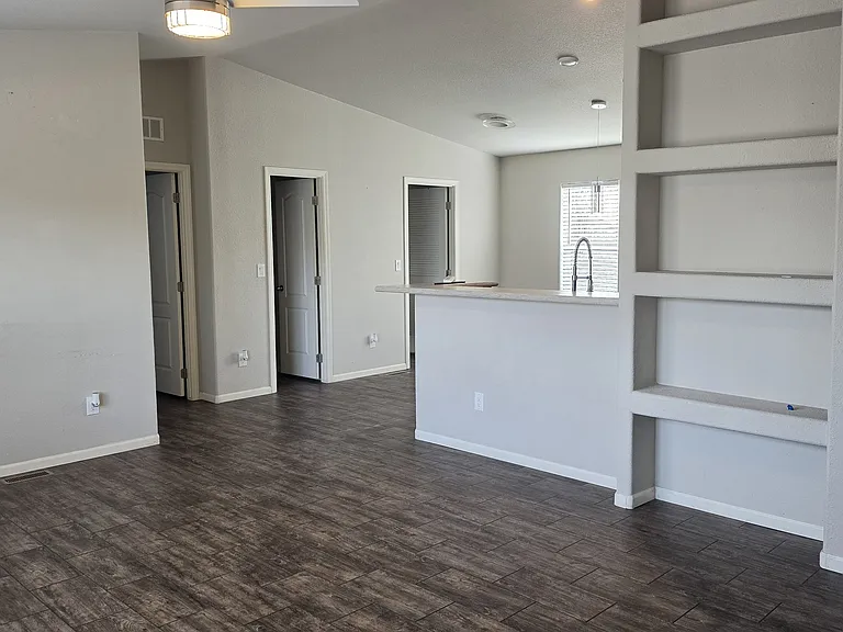 42330 N 3rd St #2 — Photo 2