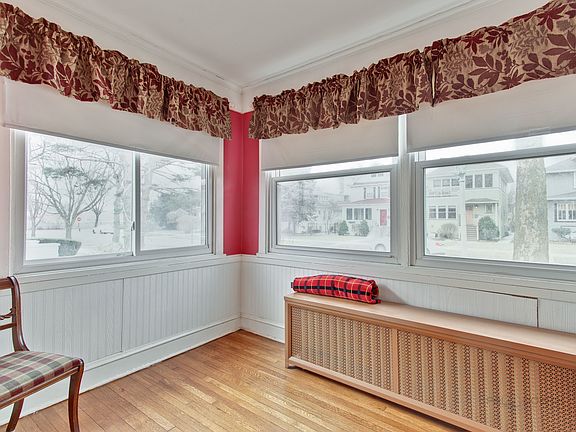 5th image of 824 Wisconsin Ave