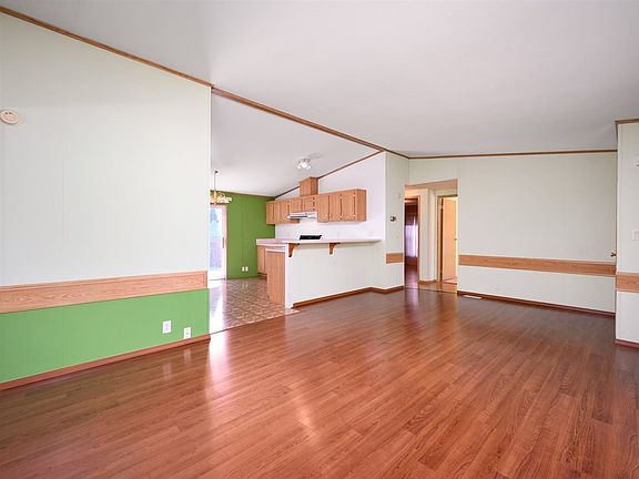 3rd image of 3008 E Vicksburg Ln