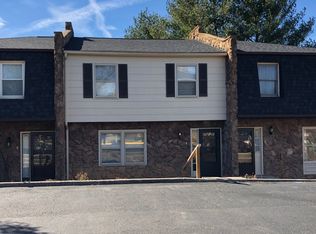 3303 Stonehenge Sq, Roanoke, VA 24018