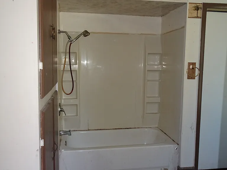 108 Center St — Photo 18