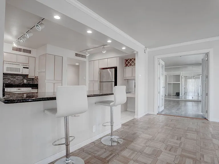 3111 Bel Air Dr #3A — Photo 39