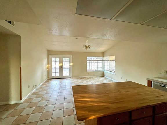 5th image of 14182 Moore Ct