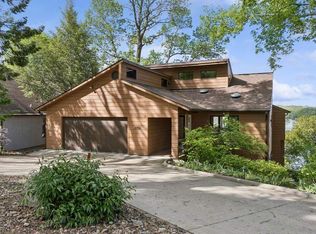 3756 Cottage Reserve Rd NE, Solon, IA 52333