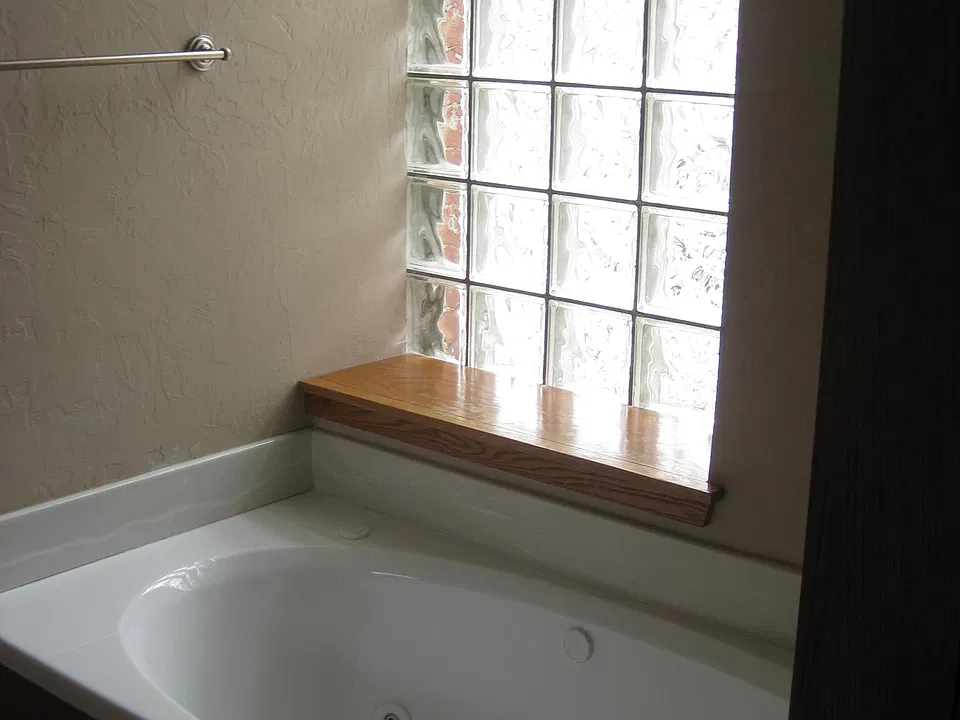 Primary bathroom tub