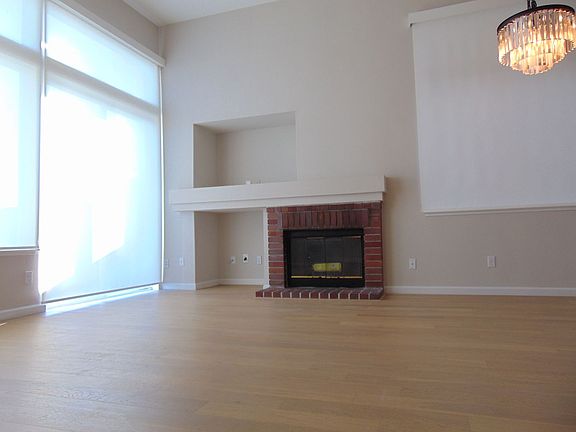 3rd image of 34 Shorewood Ct