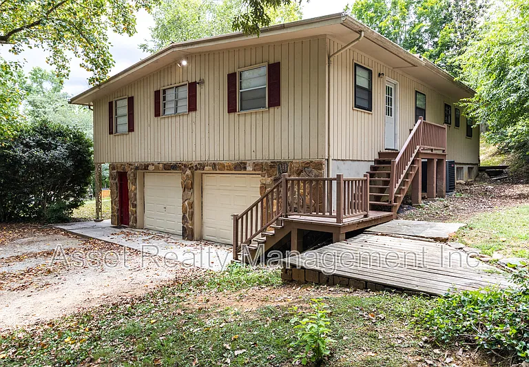 630 Colonial Dr — Photo 5