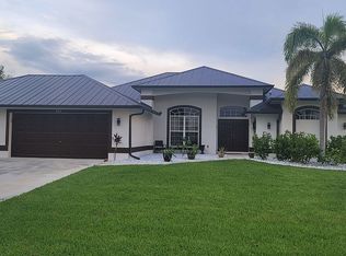 904 SE 32nd St, Cape Coral, FL 33904