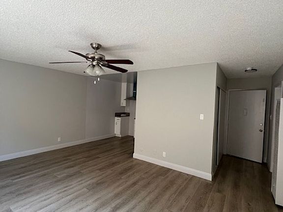 5th image of 1207 W 39th Pl APT 107