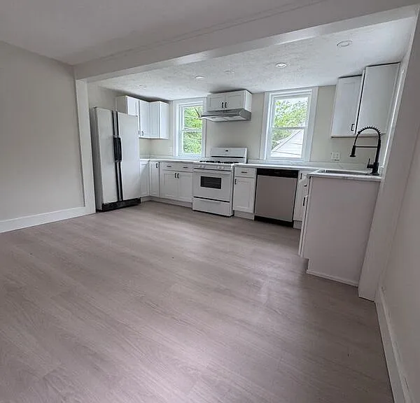 22 Fleming St #2 — Photo 1